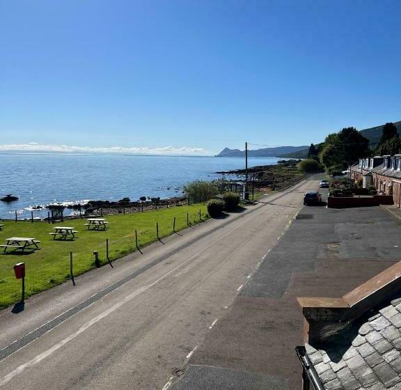 غرفة ديلوكس سرير كينج, The Corrie