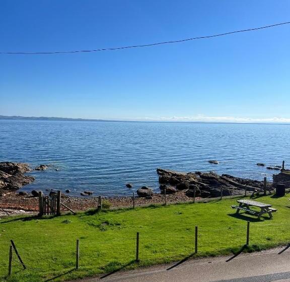 غرفة سوبيريور سرير كينج, The Corrie