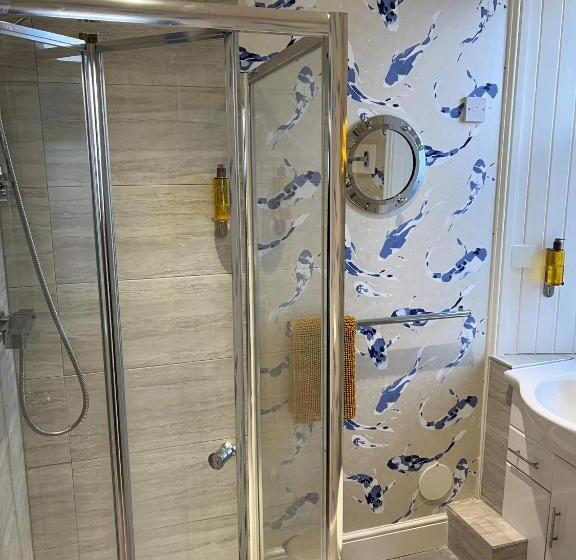 غرفة سوبيريور سرير كينج, The Corrie