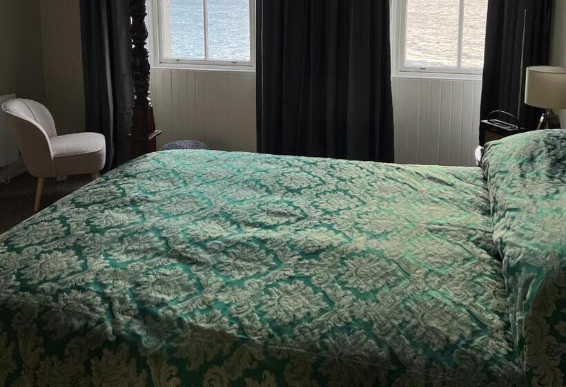 غرفة سوبيريور سرير كينج, The Corrie