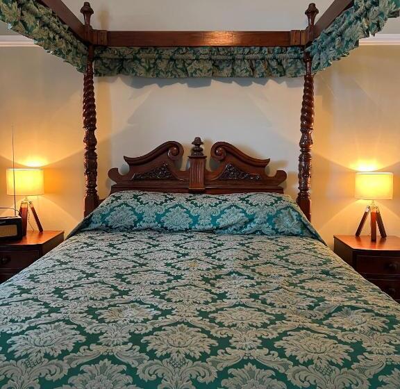 غرفة سوبيريور سرير كينج, The Corrie