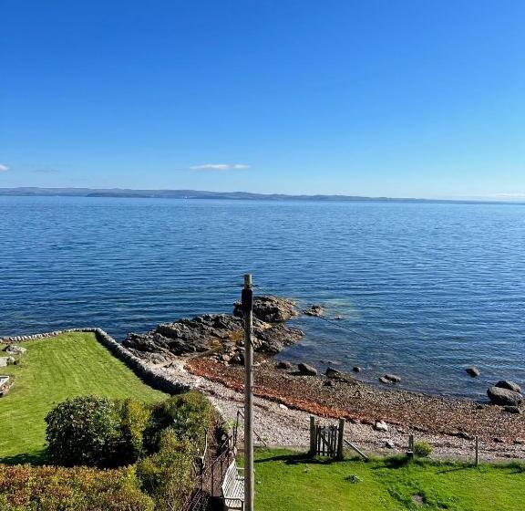 غرفة سوبيريور سرير كينج, The Corrie