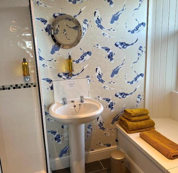 غرفة سوبيريور سرير كينج, The Corrie