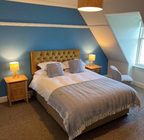 غرفة سوبيريور سرير كينج, The Corrie