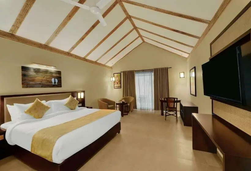 キングサイズベッドのスーペリアルーム, The Fern Sattva Resort Polo Forest