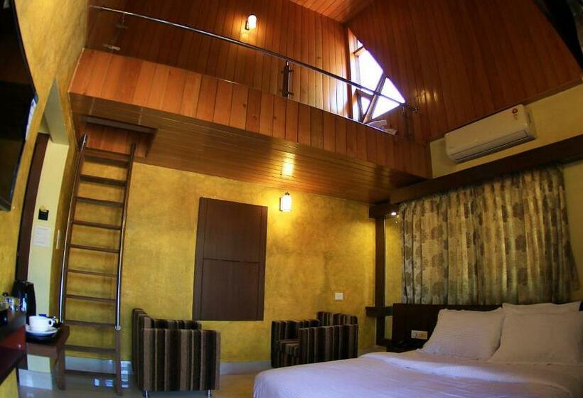 带阳台的三人标准间, The Reserve Gorumara