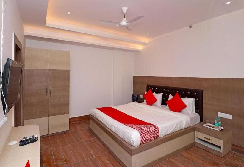 غرفة كلاسيكية ثلاثية, Capital O 22194 Hotel Triveni Sangam