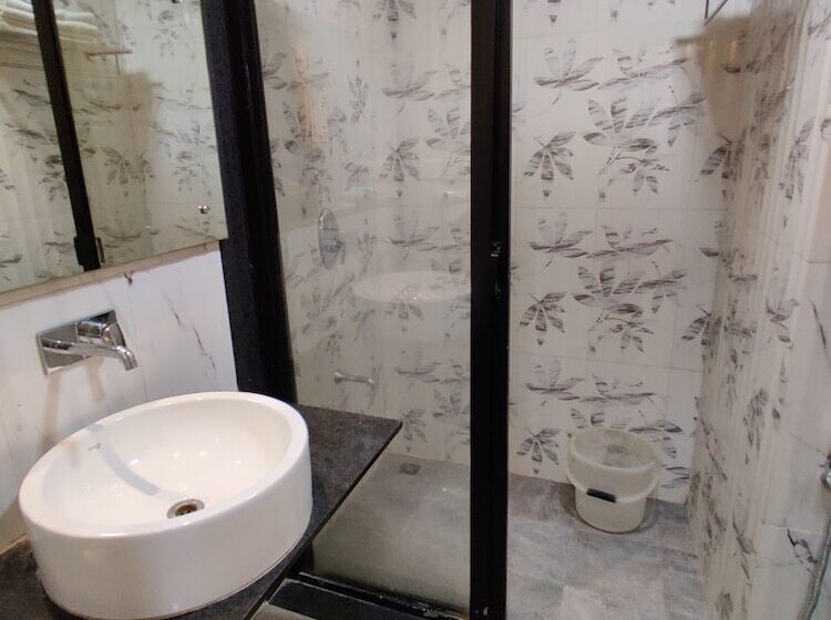 חדר אקזקיוטיב, Pride Biznotel The Maison Anand