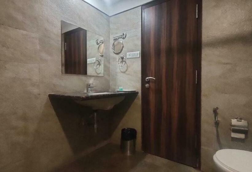 Номер Deluxe, Sach Regency