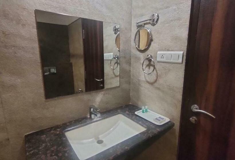 חדר דלוקס, Sach Regency