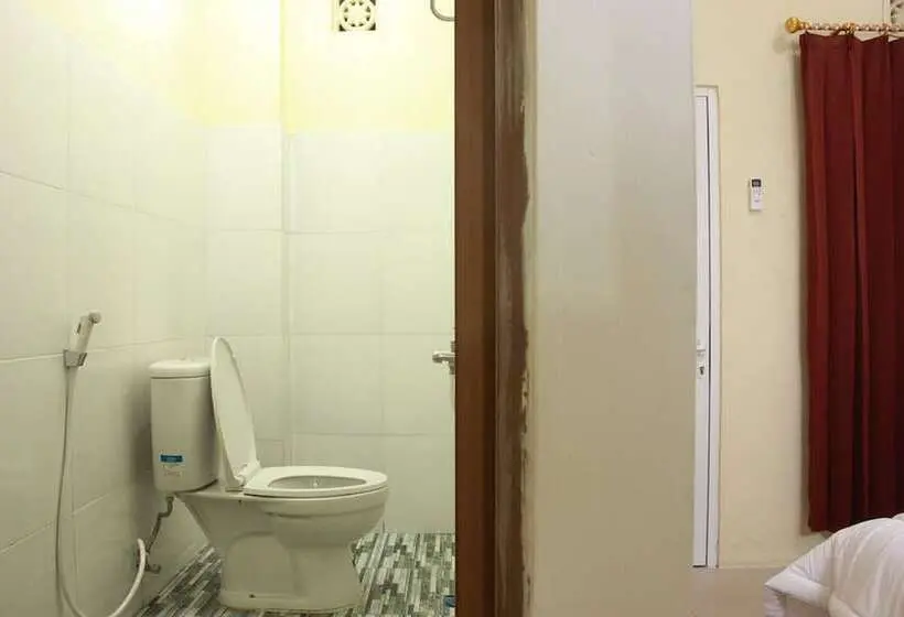 Standart Oda, Reddoorz @ Cisaga