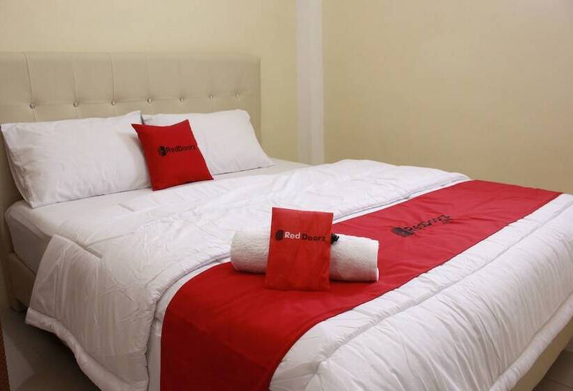 标准间, Reddoorz @ Cisaga