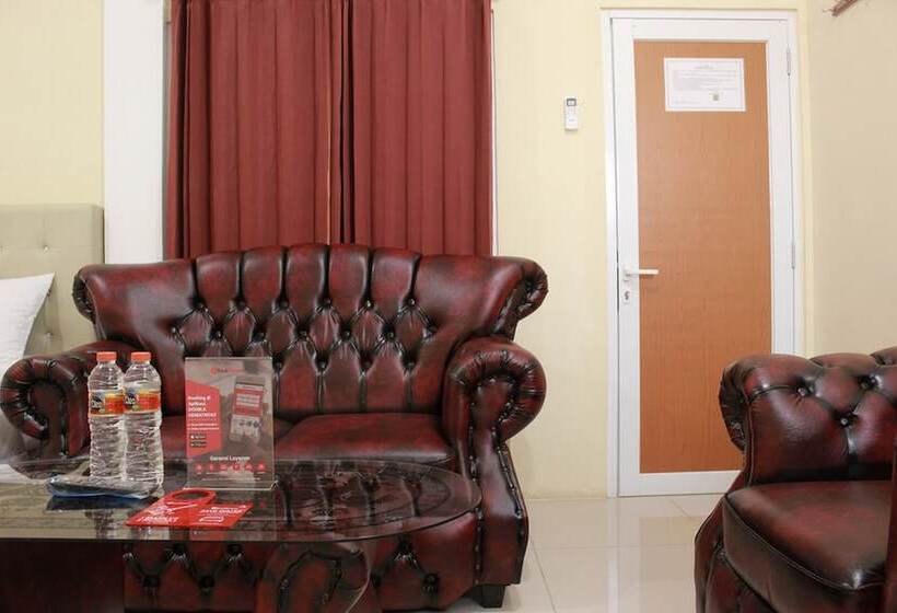 Люкс, Reddoorz @ Cisaga