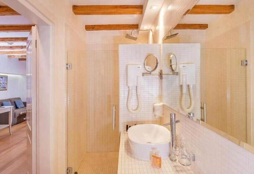 スタンダードスタジオ, Villa Valdibora