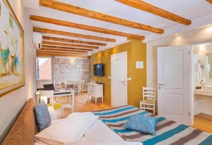 スタンダードスタジオ, Villa Valdibora