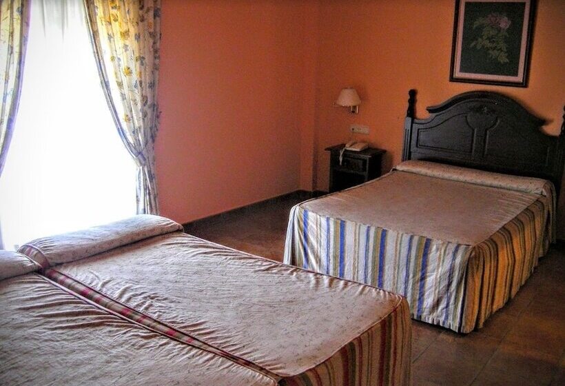 غرفة قياسية ثلاثية, Albenzaire Hotel Asador