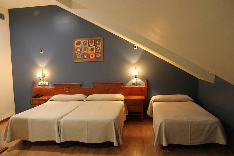 חדר סטנדרט לשלושה, El Castillo