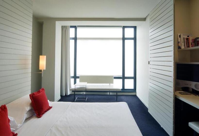 Номер Стандарт Вид на Город, Miro