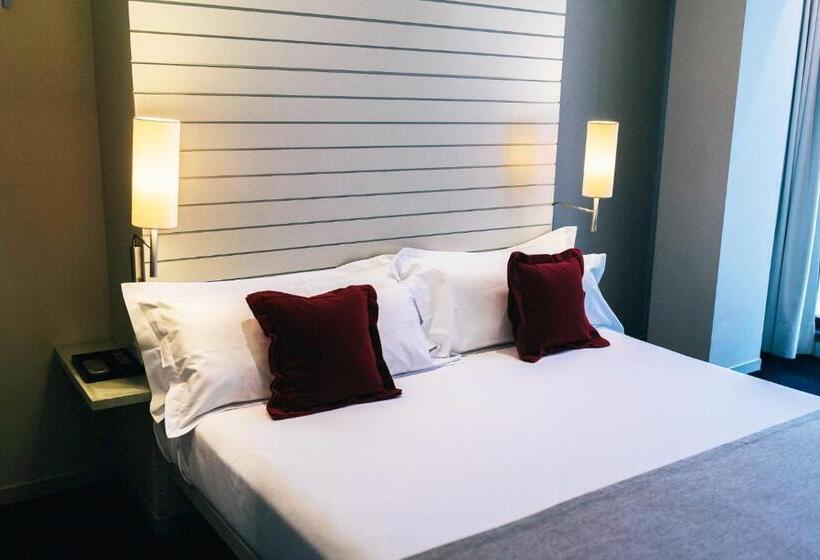 Номер Стандарт Вид на Город, Miro