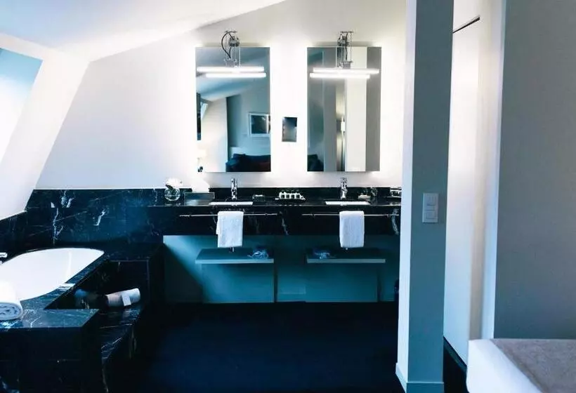 Suite Master, Miro