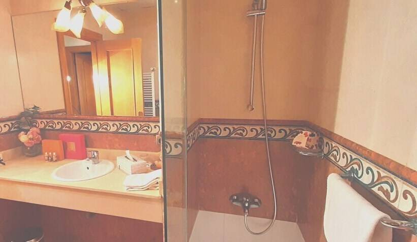 חדר סופריור, Nueva Plaza