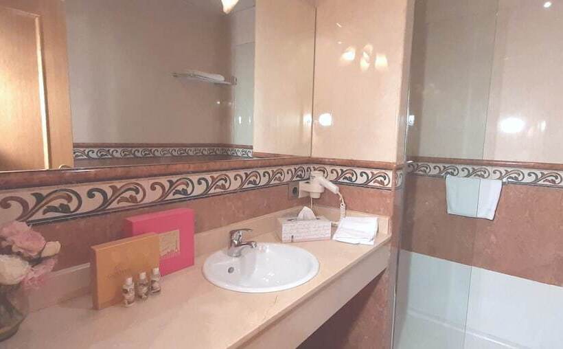 חדר סופריור, Nueva Plaza