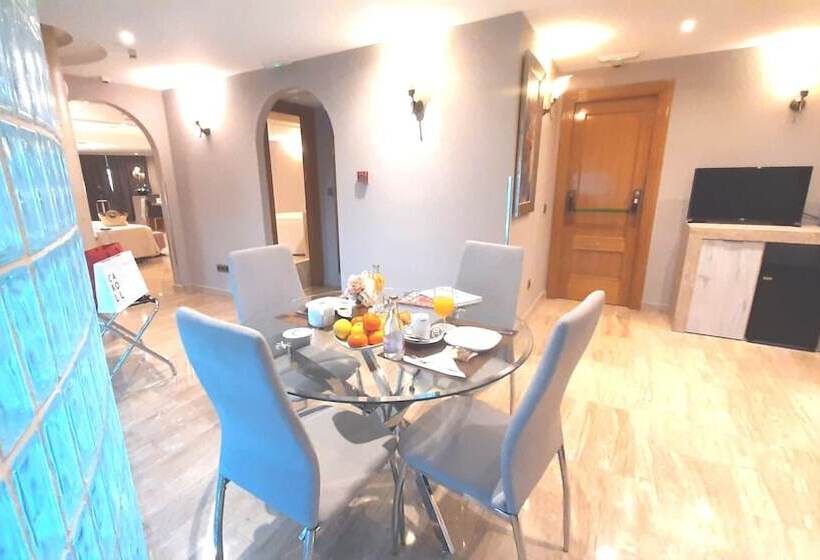 חדר סופריור, Nueva Plaza