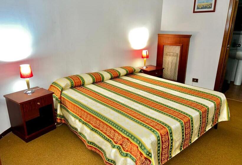 חדר אקונומי, Parco Tirreno