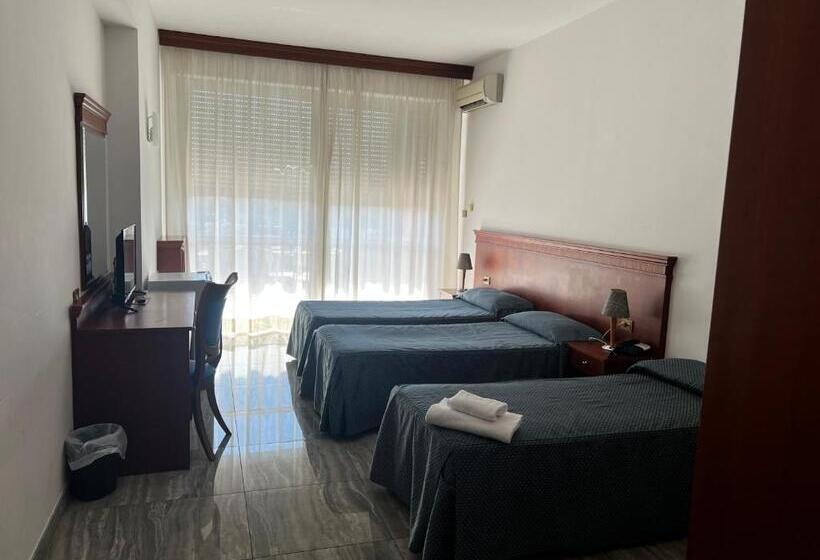 חדר סטנדרט לשלושה, Parco Tirreno