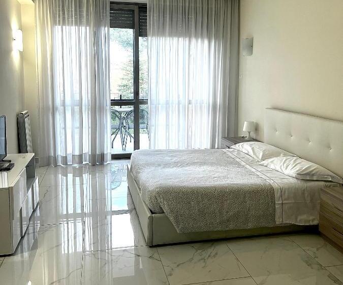 חדר סופריור לשלושה, Parco Tirreno