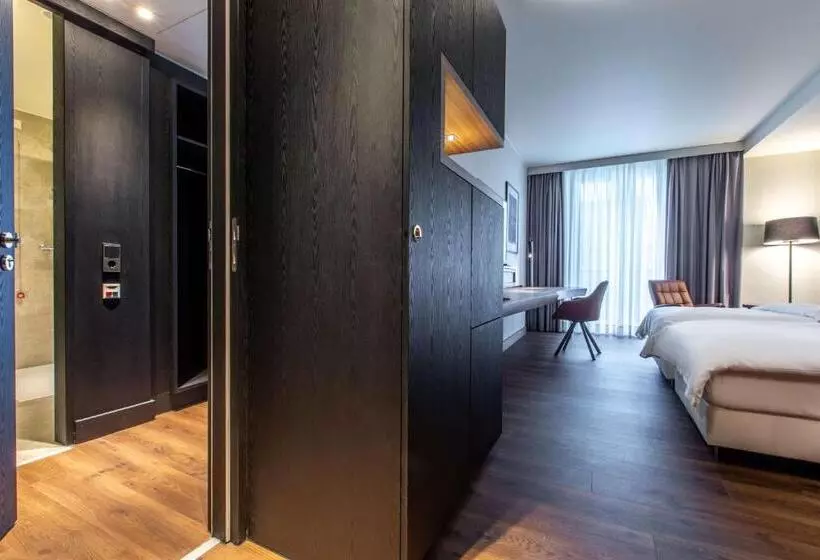 庭の見えるプレミアムルーム, Radisson Blu Hotel Köln