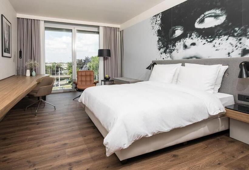 غرفة بريميوم مطلة على المدينة, Radisson Blu Hotel Köln