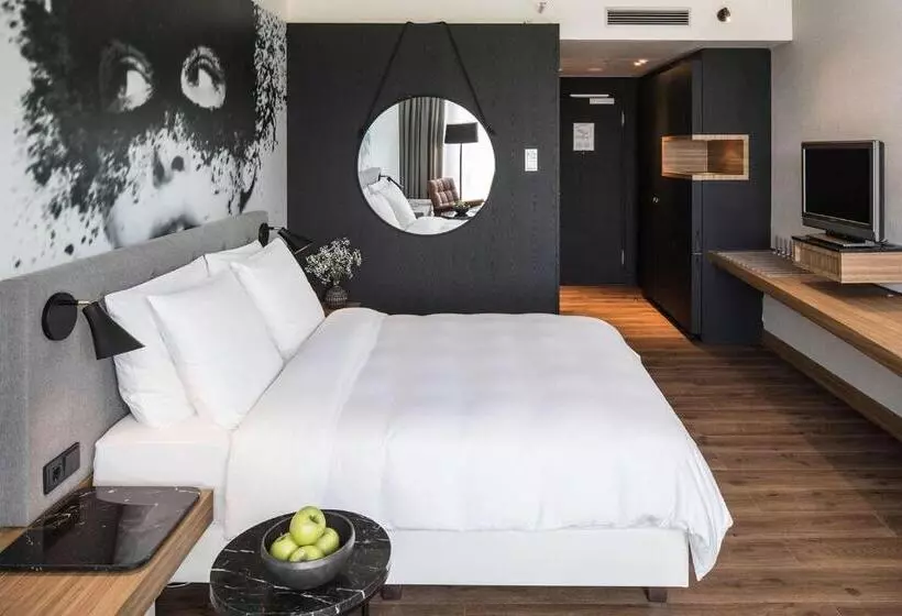 庭の見えるジュニアスイート, Radisson Blu Hotel Köln