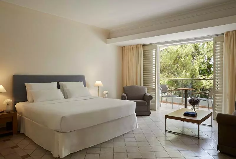 بانگلوی استاندارد, Amus Hotel & Spa