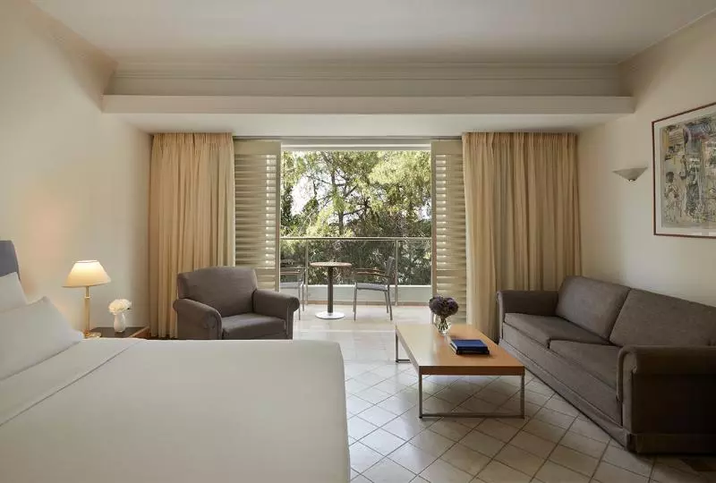 بانگلوی استاندارد, Amus Hotel & Spa