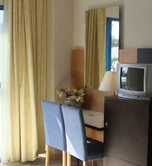 اتاق استاندارد سه نفره, Rober Palas