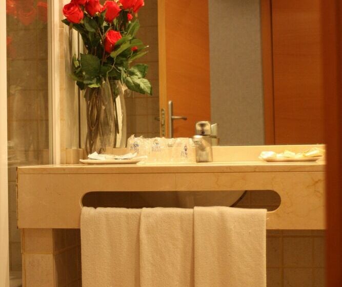 اتاق استاندارد یک نفره, Rober Palas