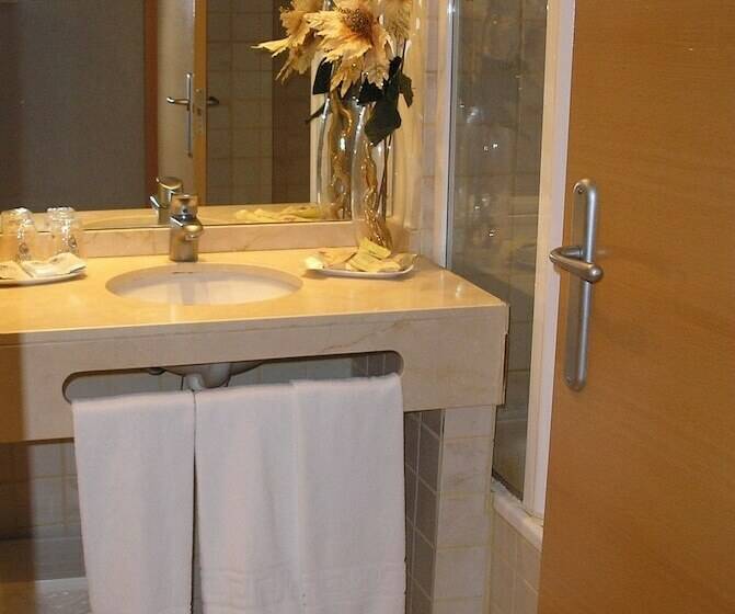 اتاق استاندارد یک نفره, Rober Palas