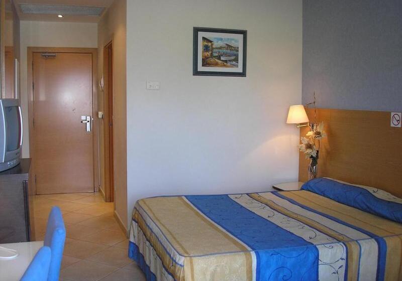 اتاق استاندارد یک نفره, Rober Palas