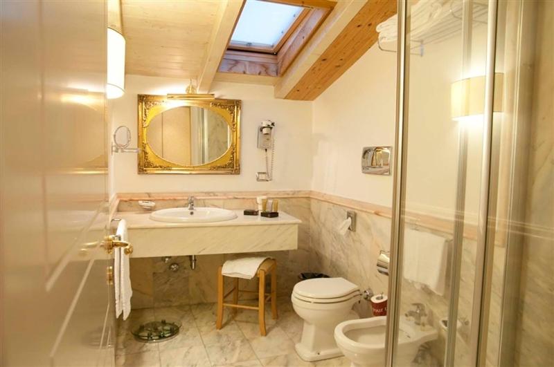 جناح جونيور, Unahotels One Catania