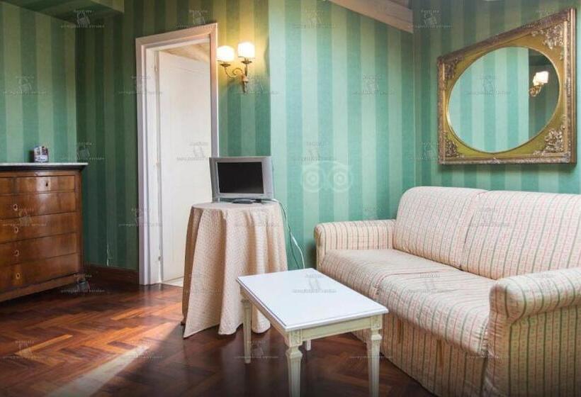 اتاق استاندارد سه نفره, Unahotels One Catania