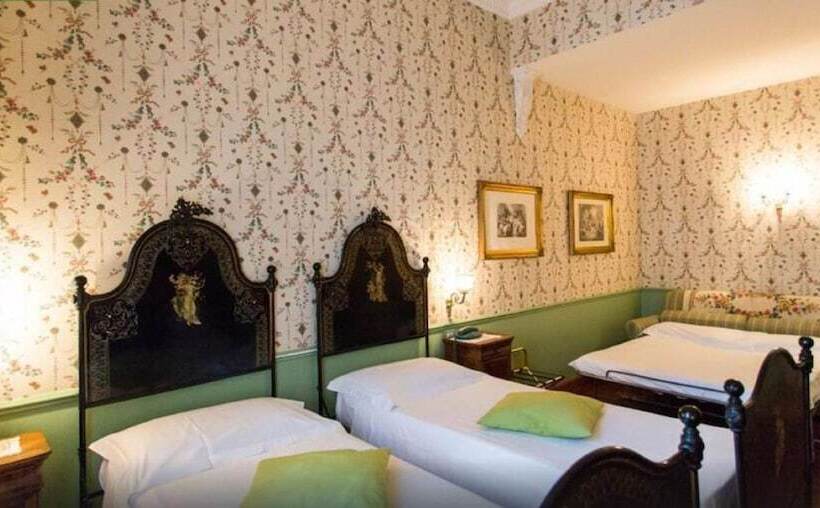 غرفة قياسية رباعية, Unahotels One Catania