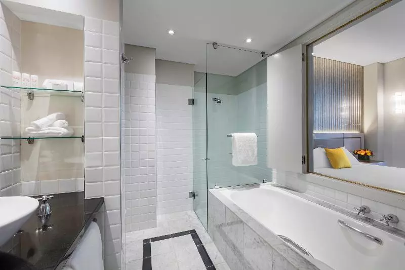 اتاق لوکس با تخت بزرگ, Radisson Blu Plaza Hotel Sydney