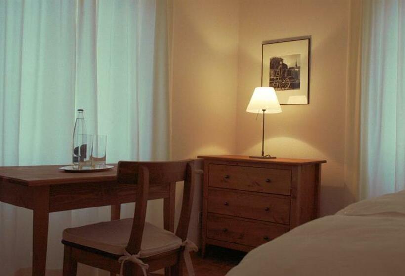 バス共有のスタンダードルーム, Hirschen Stammheim