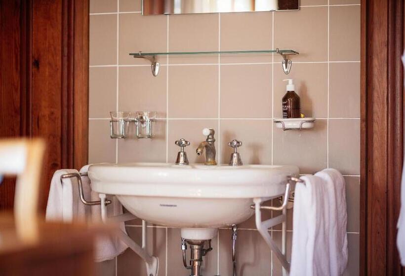 バス共有のスタンダードルーム, Hirschen Stammheim