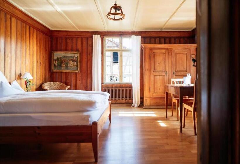 バス共有のスタンダードルーム, Hirschen Stammheim