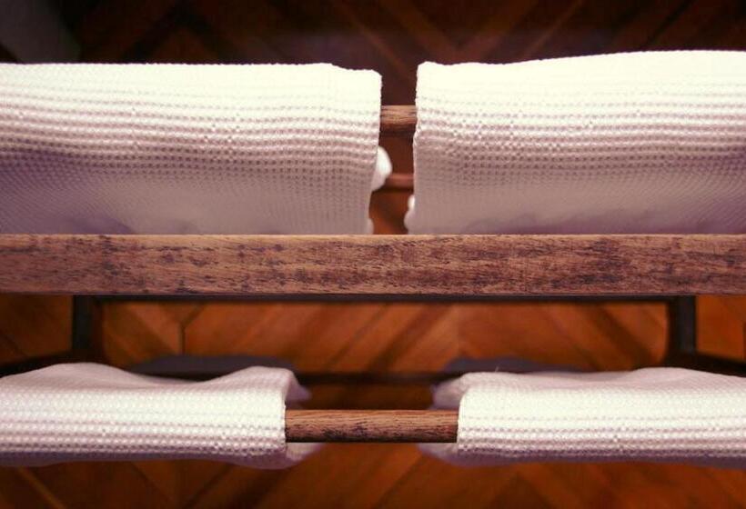 バス共有のスタンダードルーム, Hirschen Stammheim