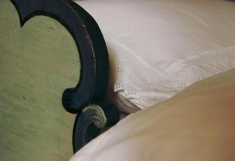 バス共有のスタンダードルーム, Hirschen Stammheim