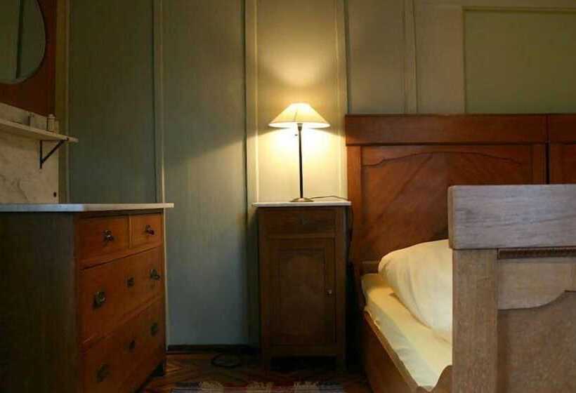 バス共有のスタンダードルーム, Hirschen Stammheim