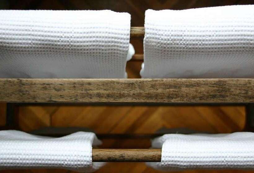 バス共有のスタンダードルーム, Hirschen Stammheim